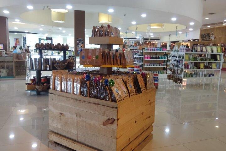 Guided Shopping Tour - Rum tasting, chocolate factory, Cigar factory