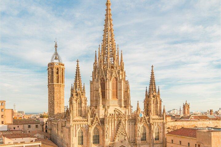 Barcelona Gothic Quarter Scavenger Hunt and City Highlights Walking Tour