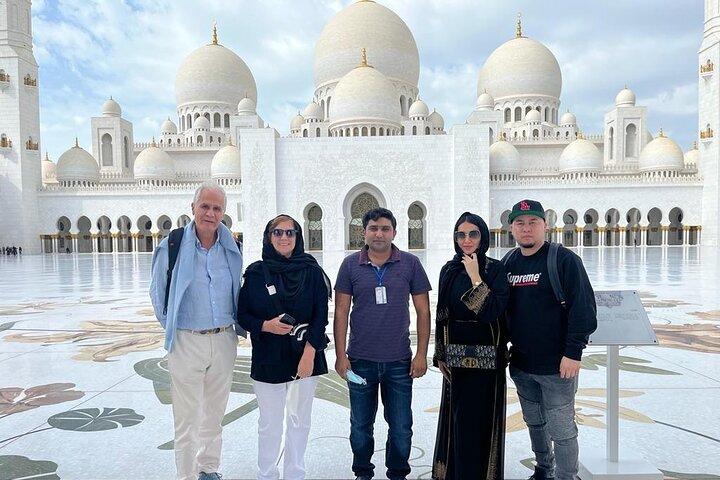 From Dubai: Abu Dhabi Day Tour with Ferrari World Tickets