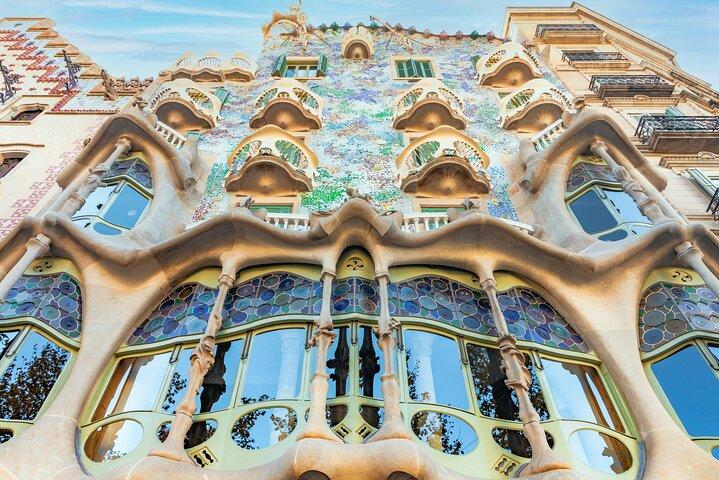 Barcelona: No Boring Tours — Self-Guided Scavenger Hunt & Game