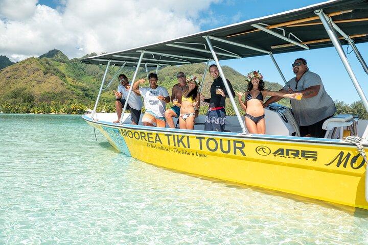 Snorkeling excursion and encounter with marine fauna in Moorea