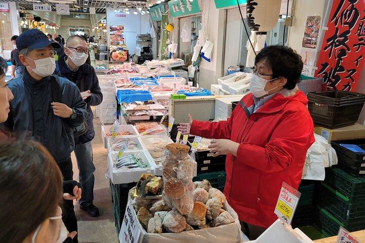 Breakfast at Tsukiji Fish Market Tour