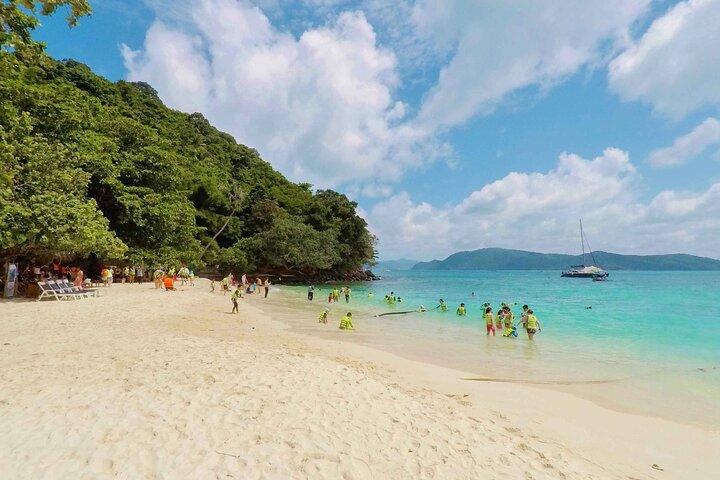 Banana Beach Day Trip – Your Everyday Escape