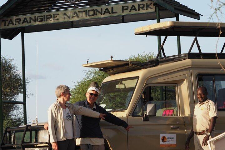 3-Days Private Lodge Safari to Lake Eyasi and Ngorongoro Crater