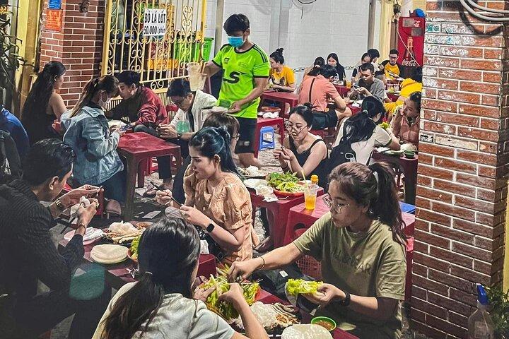 Private Street Food Tour by Motorbike/Car with Local Students