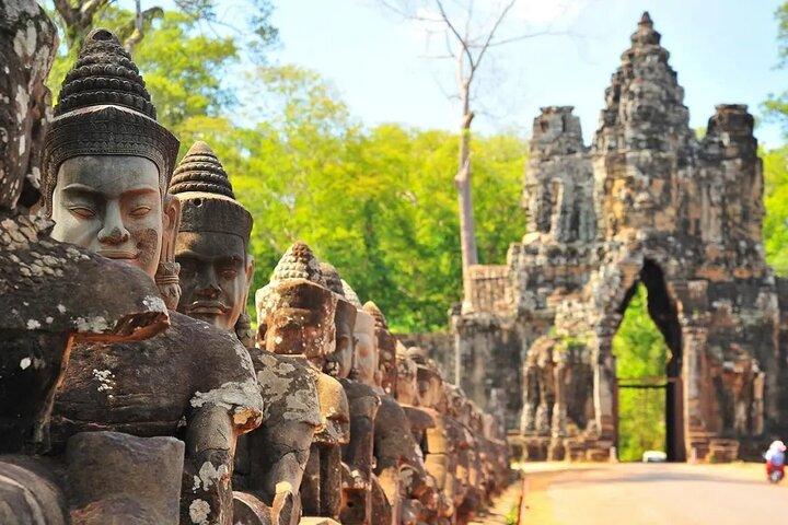 Angkor Wat full Day 'Small Group with sunset & Tour Guide