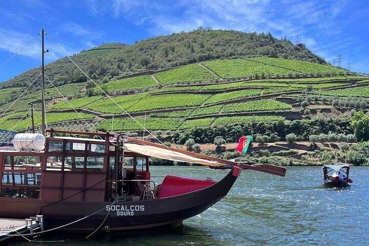 Douro Valley Tour - 3 Wine tastings, Lunch & river Cruise
