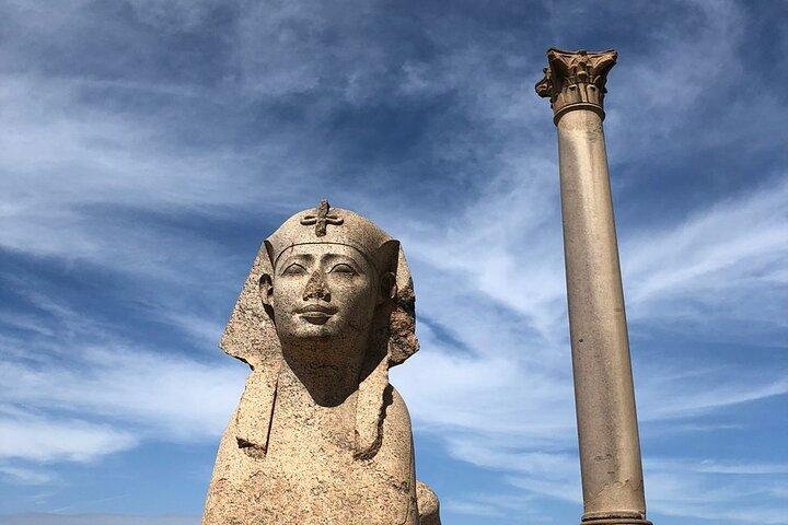 Giza Pyramids, Sphinx, Sakkara and City of Memphis Private Full Day Tour