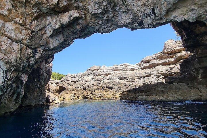 Private boat tour to Elafiti islands and south part of Mljet 8h. ALL INCLUDED