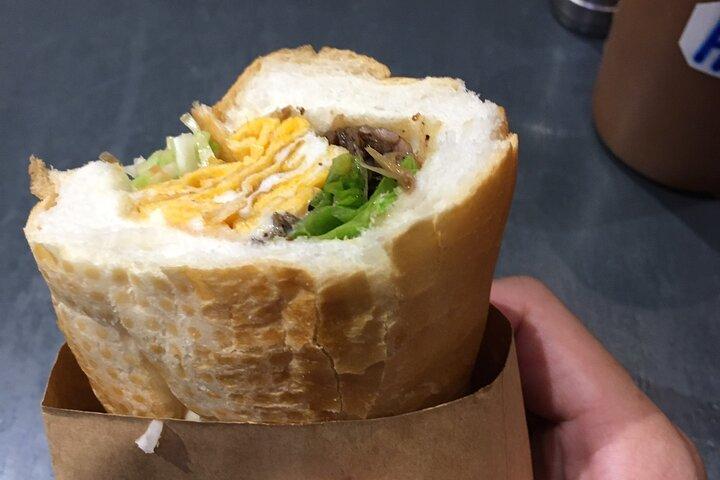 Street food on foot with a local-Asian Promise