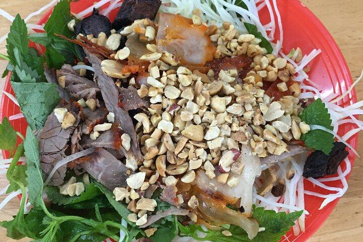 Street food on foot with a local-Asian Promise