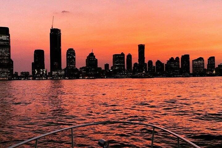 Best Private Luxury Sunset Boat Tour in New York City - 1 Hour