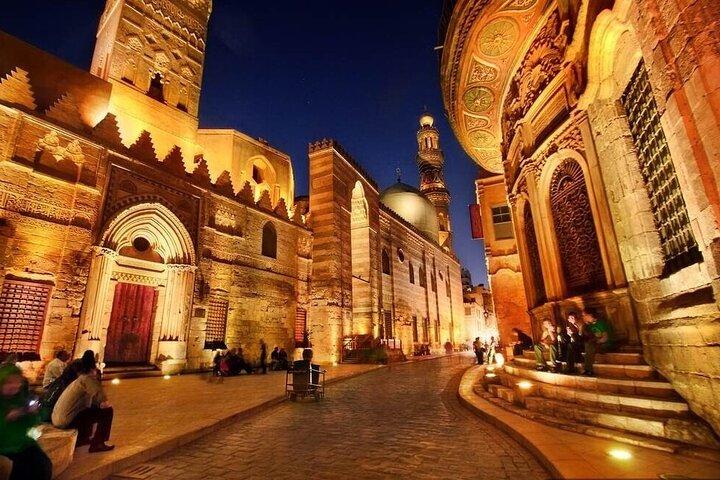 Cairo Walking Tour and Food Experience with Local Guide