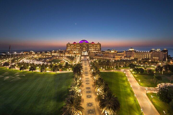 Abu Dhabi Private City Tour with Dining at Emirates Palace