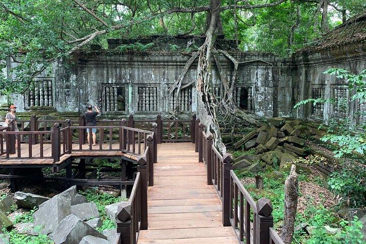 Kbal Spean, Banteay Srei, Beng Melea & Rolous temples Tour