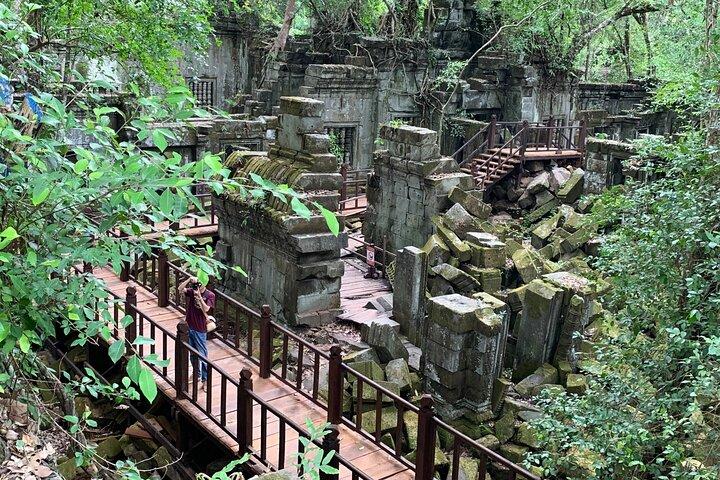 Kbal Spean, Banteay Srei, Beng Melea & Rolous temples Tour