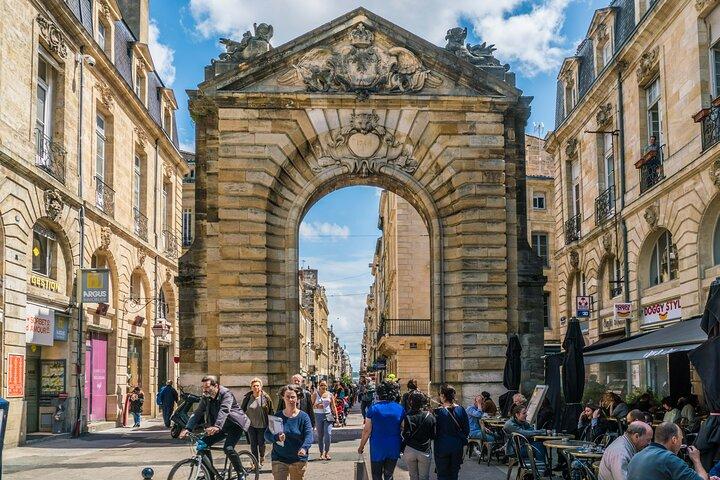 Food & History Tour in Bordeaux Old Town with Local Guide
