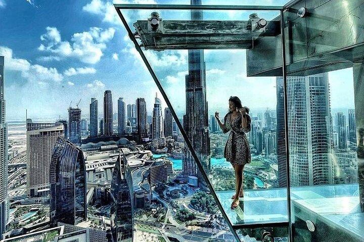 Dubai Mall Aquarium with Penguin Cove + Skyview Ticket