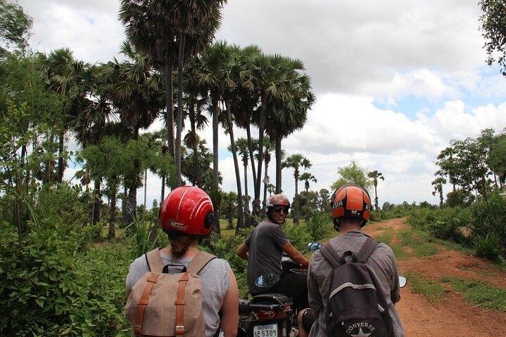 Motobike Countryside Adventure - Full day with lakeside lunch