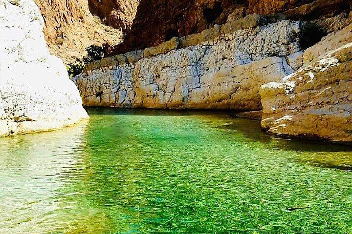 Private Full-Day Wadi Shab and Bimmah Sinkhole Tour