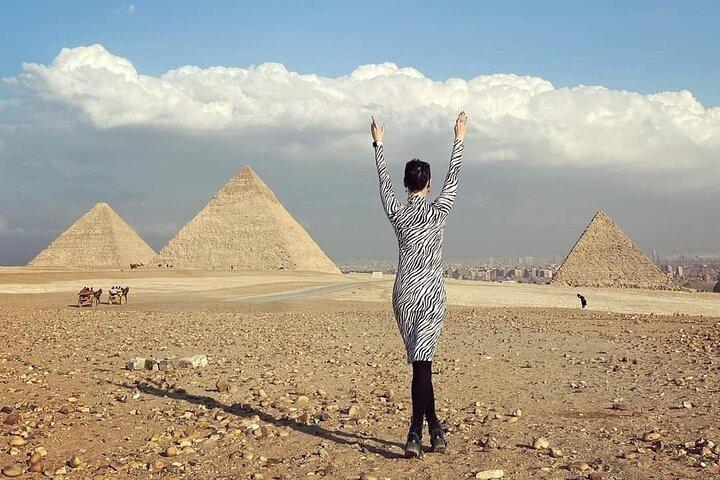 8-Hour Private Tour of Giza Pyramids, Memphis, Sakkara and Dahshur with Lunch