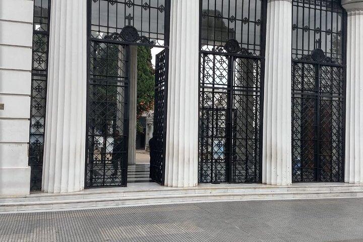 Private Recoleta Walking guided Tour with Cementery and Evita