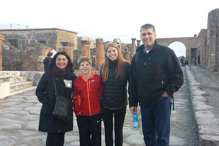 Private Transfer from Rome to Positano with Stop a Pompeii