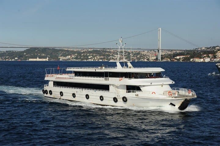 İstanbul Guided Bosphorus Cruise Balat Pierre Loti Hill W/ Ticket