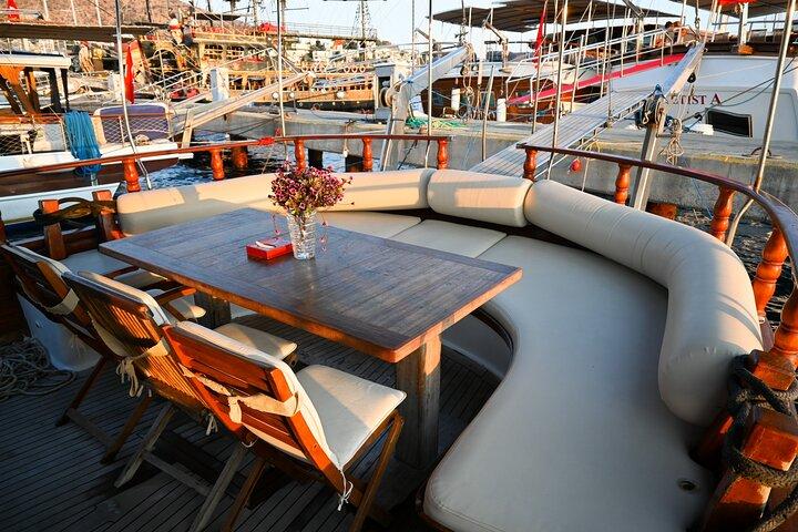 Private VIP Gulet Boat Tour With Lunch in Bodrum For 6 Hour