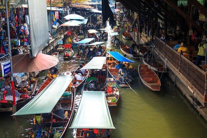 Half-Day Private Tour Railway Market and Floating Market from Bangkok