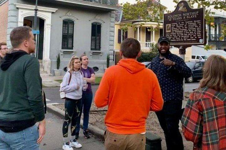 Ghost Tour and Haunted Pub Crawl Party with Free Shot