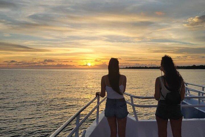 2-Hour Sunset Cruise Tour in St. Petersburg