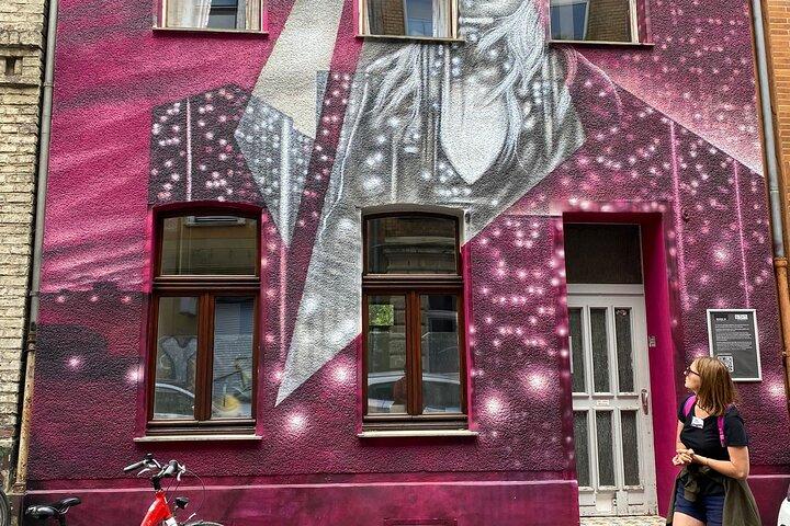 3-Hour Cologne Street Art Bike Tour in Small Group with Guide