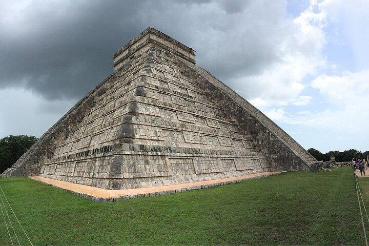 Riviera Maya Tour: Chichen Itza & Ik Kil + Hubiku Cenotes