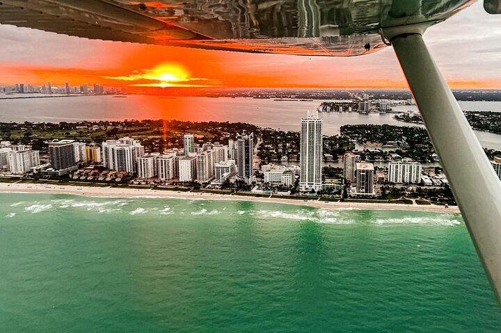 Miami Beach: Romantic Sunset Private Airplane Tour with Champagne
