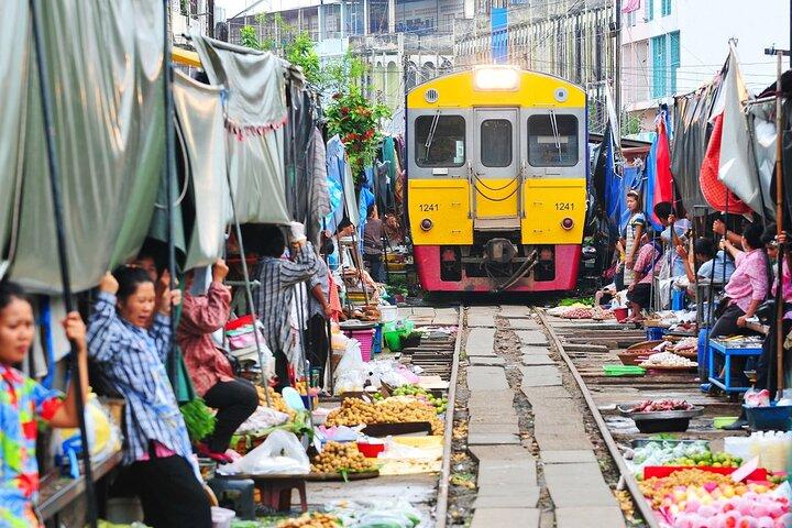 Iconic Markets: Damnoen & Train Market Explore