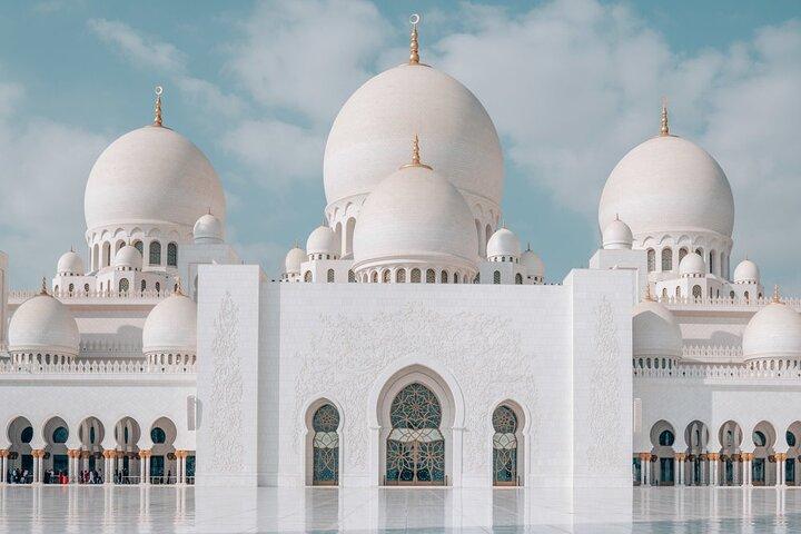 Abu Dhabi City Tour with Sheikh Zayed Grand Mosque