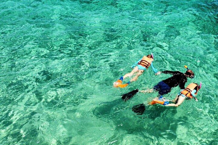 Boat Ride to the Arch with Snorkeling in Cabo