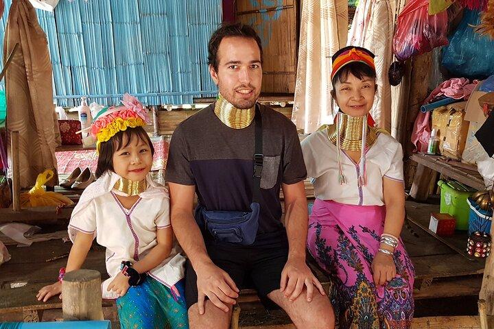 Chiang Rai 7 Highlights: White & Blue Temple, Golden Triangle