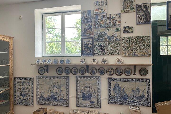 Tile painting experience and visit Azeitão wine cellar