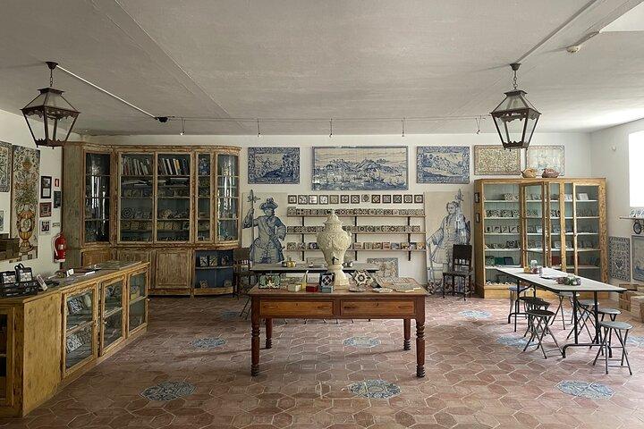 Tile painting experience and visit Azeitão wine cellar