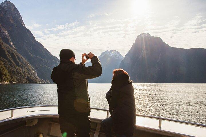 Milford Sound Small Group Tour from Queenstown with Scenic Flight