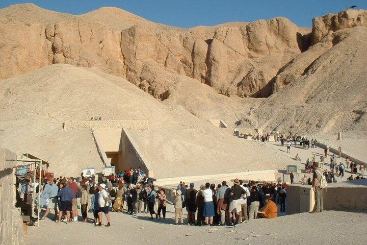 4 Day Nile Cruise Aswan to Luxor Abu simbel Hot Air Balloon