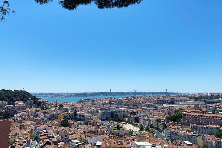 Private 1H30 Tuk Tuk Tour in Lisbon City