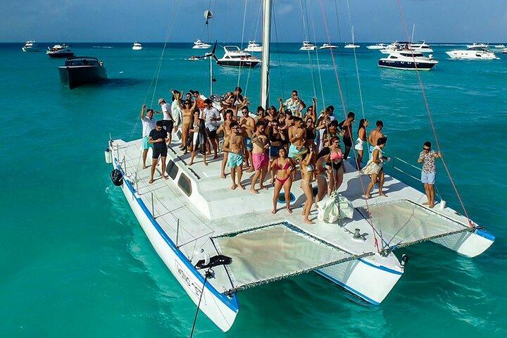 Sailing Catamaran Party to Isla Mujeres from Cancun