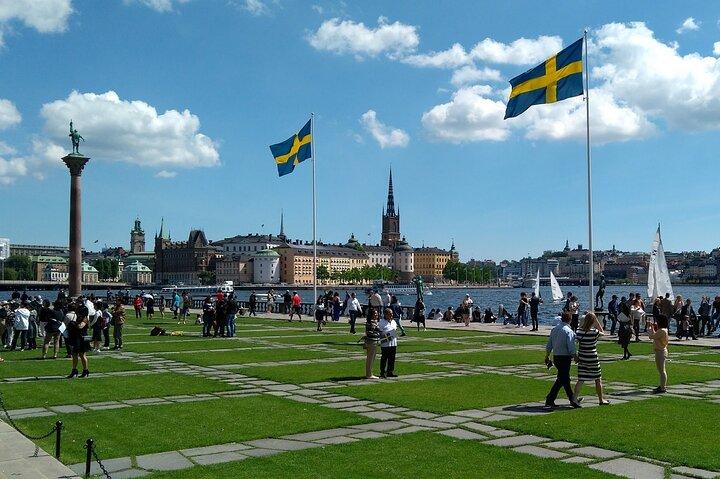 Stockholm- A Beauty On The Water: Old Town Walking Tour and Boat Trip Combined