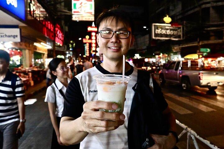 Bangkok Private Walking Food Tour with 10+ Tastings in Chinatown