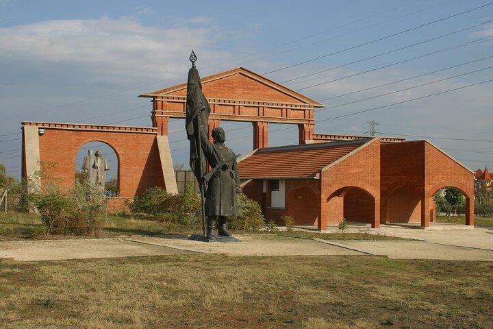 Guided Tour with Admission in Memento Park