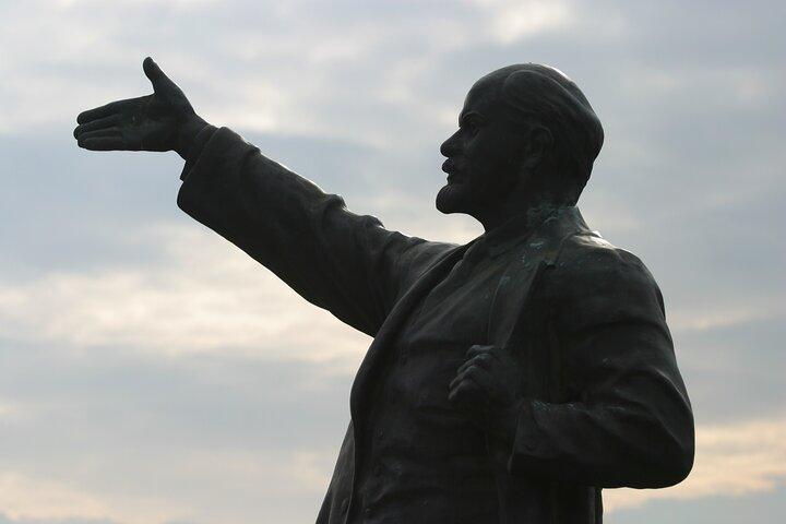 Guided Tour with Admission in Memento Park
