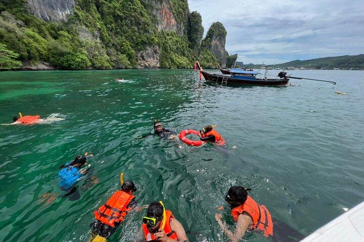 Phi Phi Islands Speedboat Full-Day Tour from Phuket +Buffet Lunch
